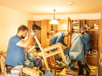 Unser Team bei der Entrümpelung einer Messie-Wohnung
